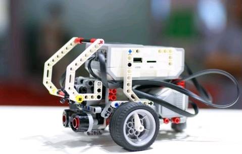 科技创新一班/周六上午10:30-12:00（前3周的课程可由1名家长带孩子免费听课）